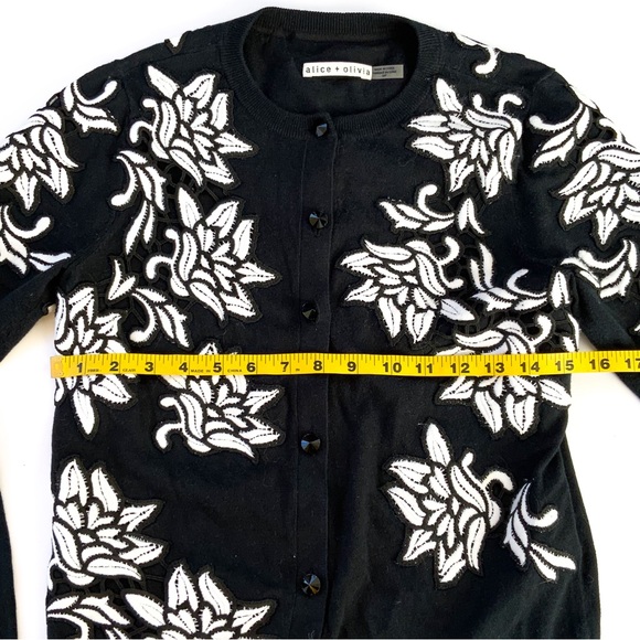 Alice + Olivia Winnie Lace Appliqué Cardigan Size Small Black and White - Picture 7 of 13